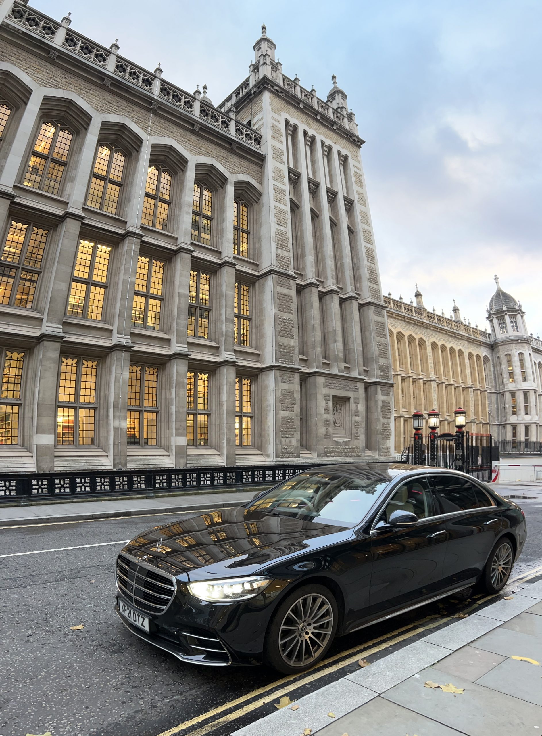 Chauffeured Sameday Return Services to London City Mercedes Luxury Saloon